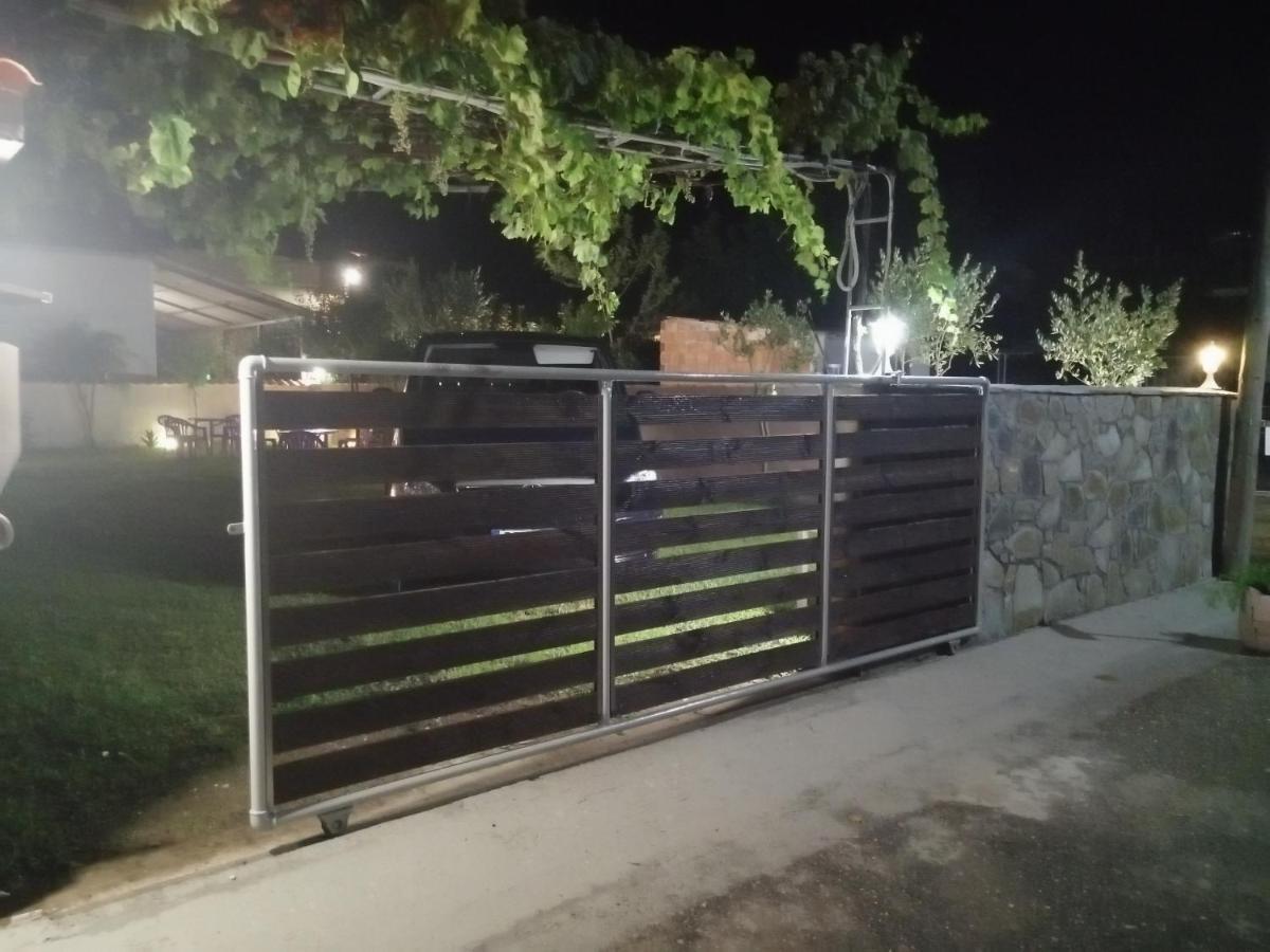 Aparthotel Ο Ακλόνητος Néa Meságkala Zewnętrze zdjęcie